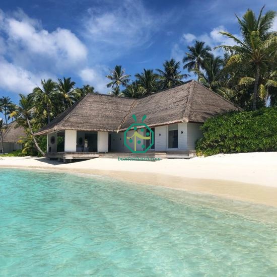 Fireproof synthetic thatch roof