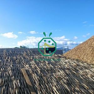 Künstliche Dachdeckung aus synthetischem Palmenstroh