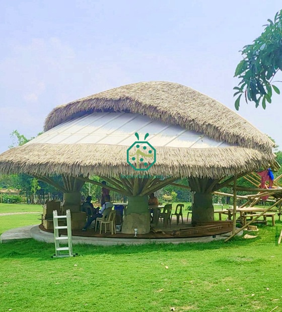 Synthetisches Nipa-Dach für die Terrasse einer Ökofarm im Ökopark auf den Philippinen