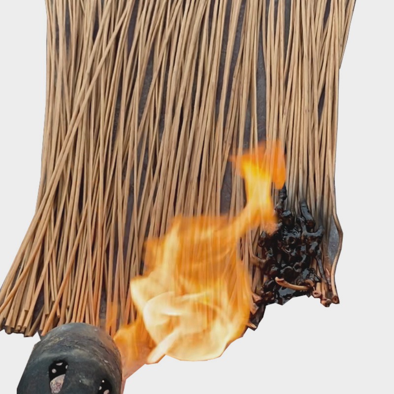 Feuerfestigkeitstest für künstliches Reetdach von einem chinesischen Hersteller