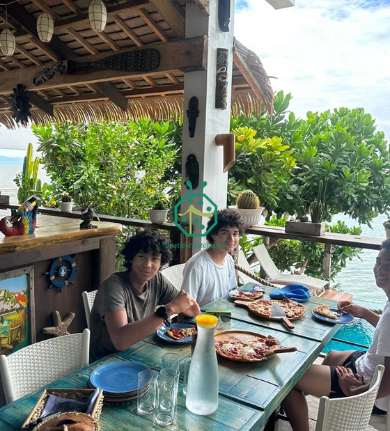 Kunstpalmenblattdach für Puerto Galera auf der Insel Mindoro