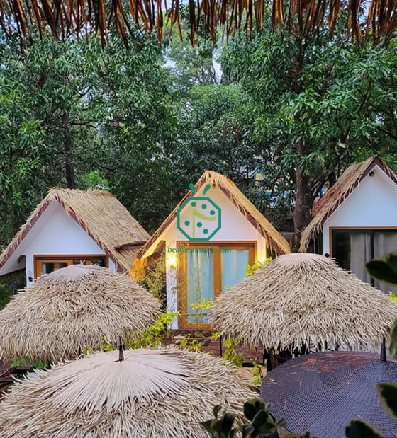 Themenrestaurant Cabana mit synthetischem Strohdach